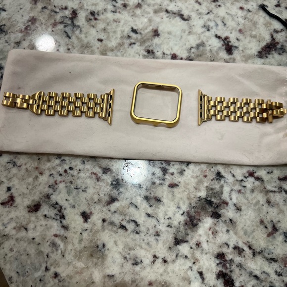GOLD Classic Apple Watch Strap - Picture 3 of 3